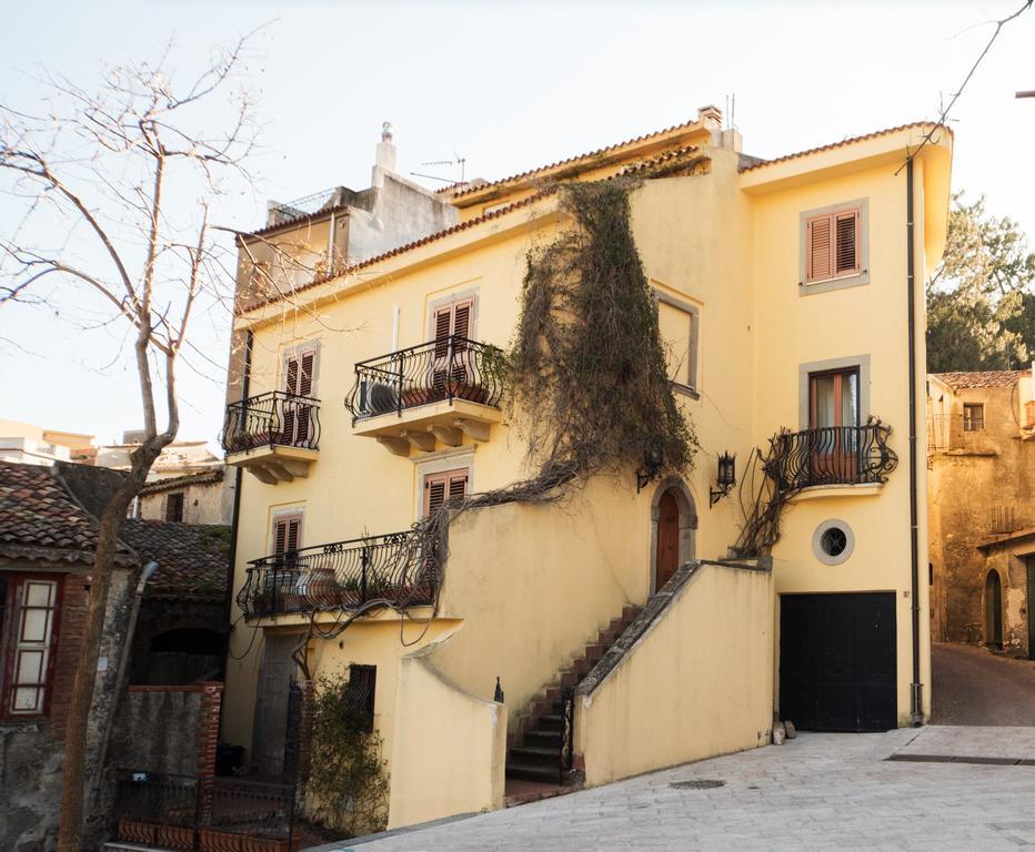 The Clock Houses Borgo Gallodoro Letojanni Exterior foto